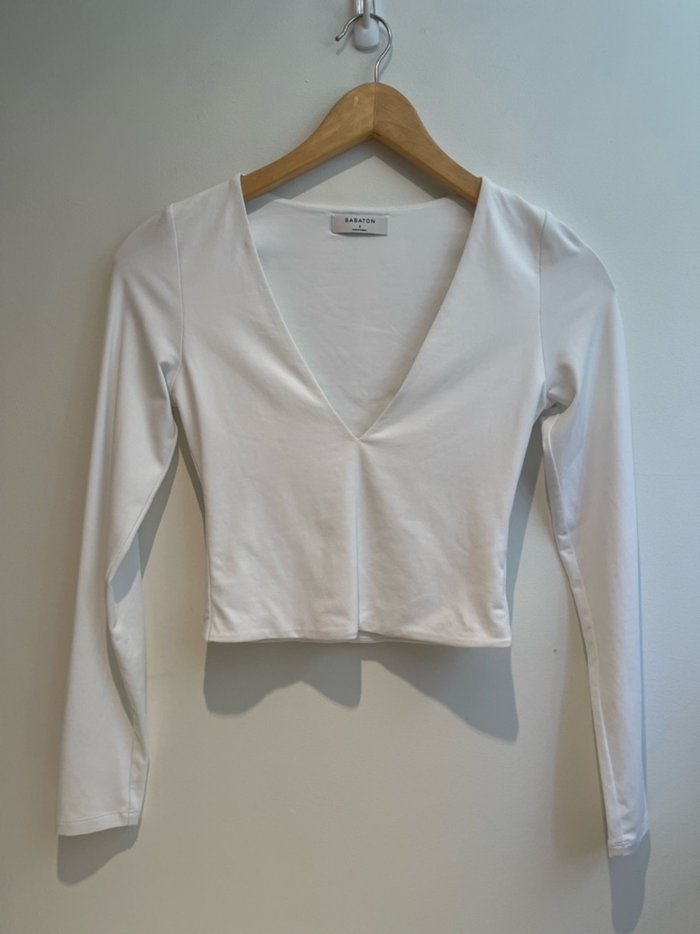 Babaton Contour White V-Neck Long Sleeve Crop Top Pilates Ballet Core